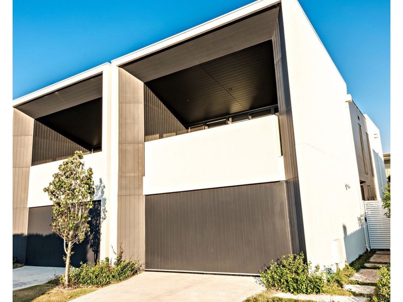 13 Theatre Drive, Benowa QLD 4217