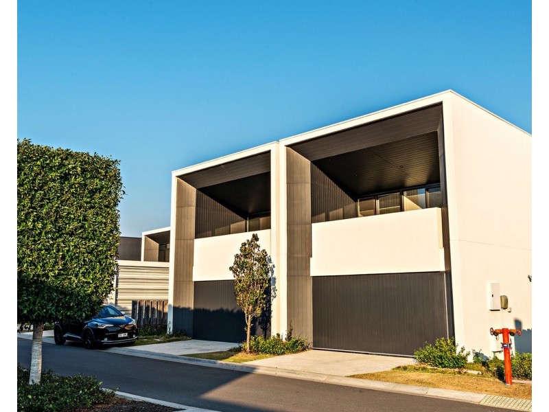 13 Theatre Drive, Benowa QLD 4217