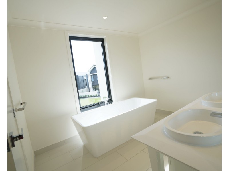 23 SANCTUARY COURT, Mermaid Waters QLD 4218