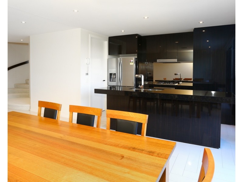 7 THEATRE DRIVE, Benowa QLD 4217