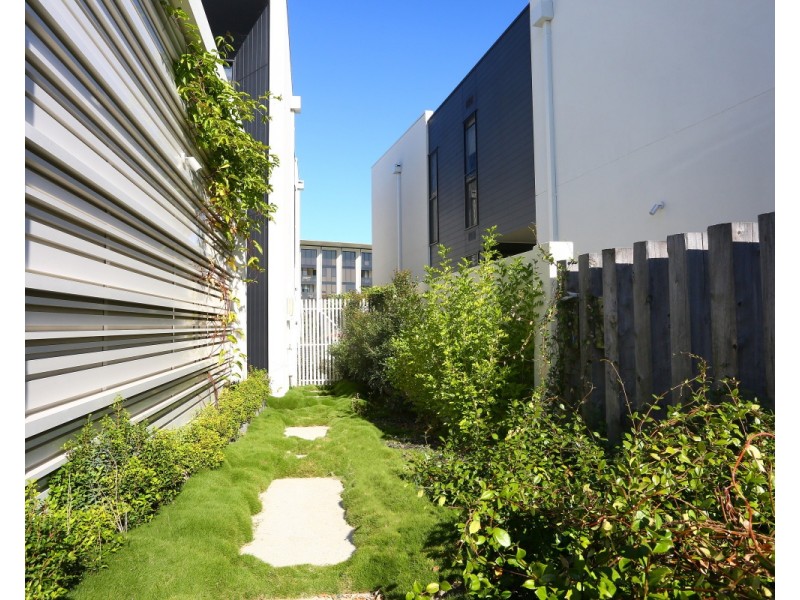 7 THEATRE DRIVE, Benowa QLD 4217