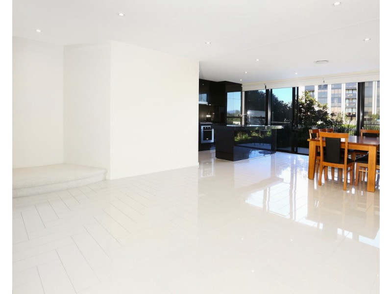 7 THEATRE DRIVE, Benowa QLD 4217