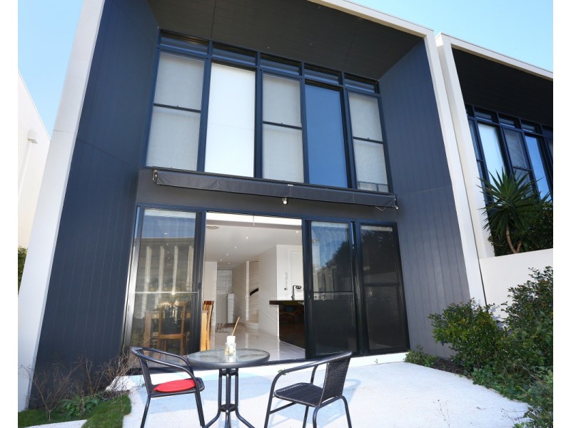 7 THEATRE DRIVE, Benowa QLD 4217