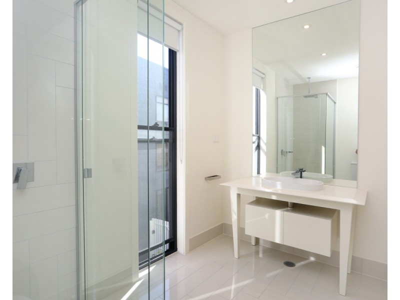 7 THEATRE DRIVE, Benowa QLD 4217