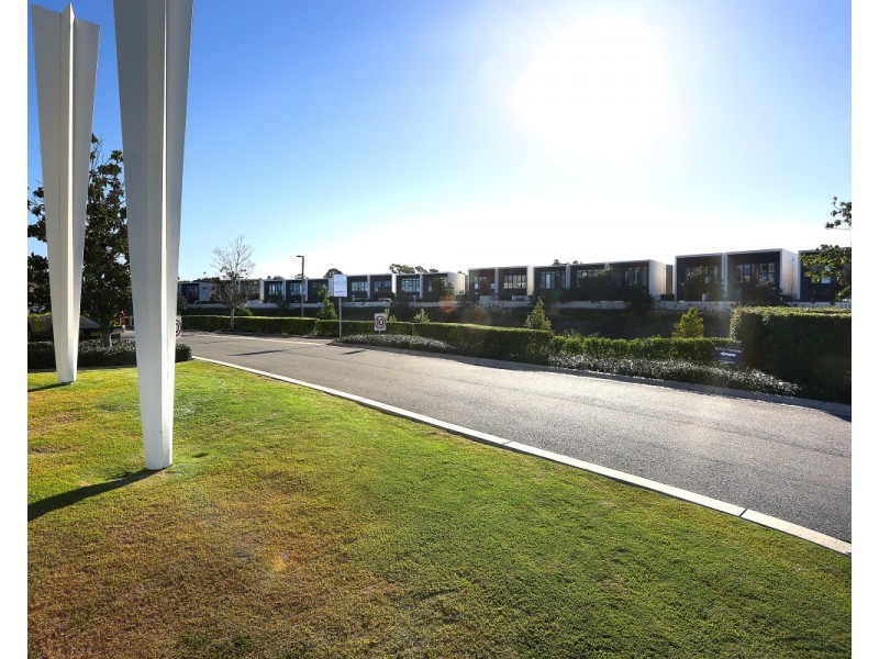 7 THEATRE DRIVE, Benowa QLD 4217