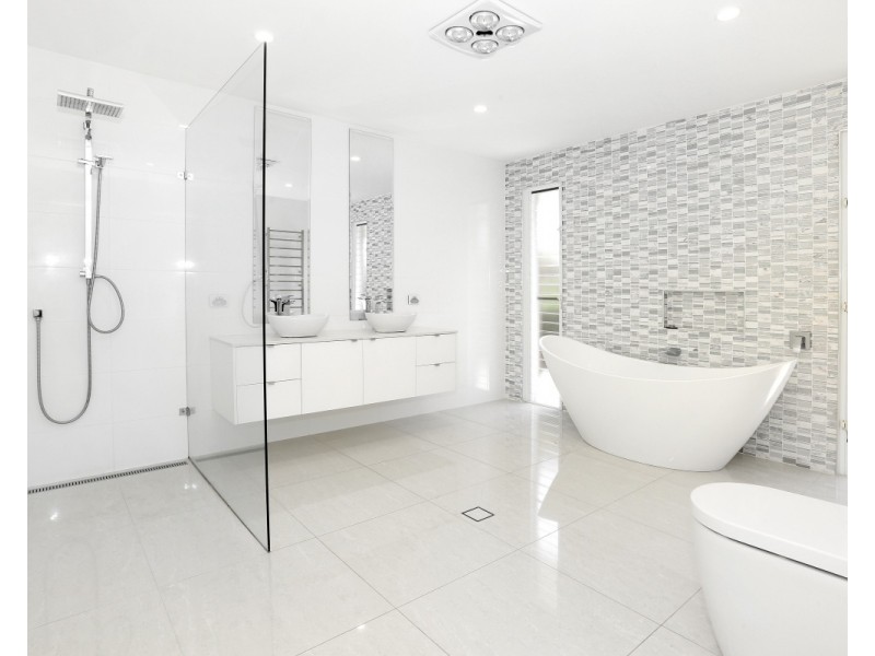 3  Balmoral Avenue, Sorrento QLD 4217