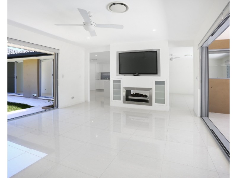 3  Balmoral Avenue, Sorrento QLD 4217