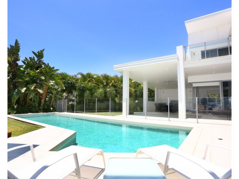 5003 RIVERWOOD GROVE, Benowa QLD 4217