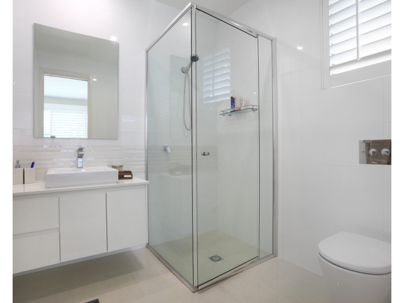 5003 RIVERWOOD GROVE, Benowa QLD 4217