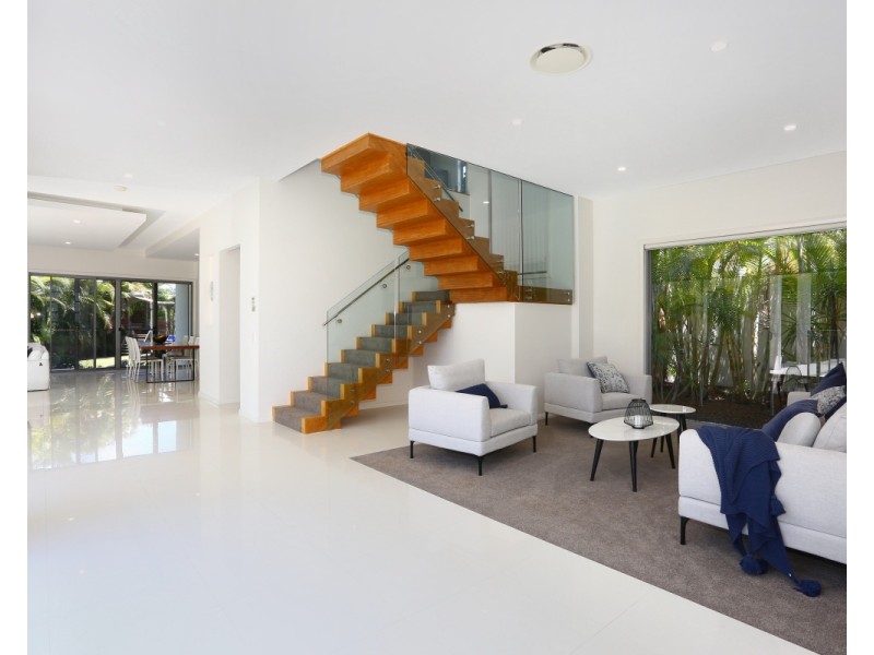 5003 RIVERWOOD GROVE, Benowa QLD 4217