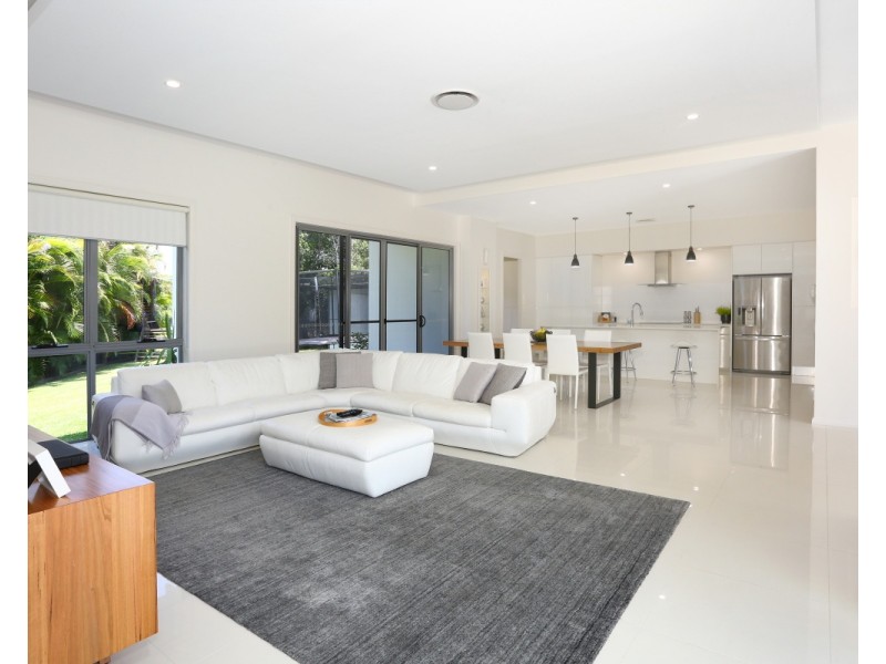 5003 RIVERWOOD GROVE, Benowa QLD 4217