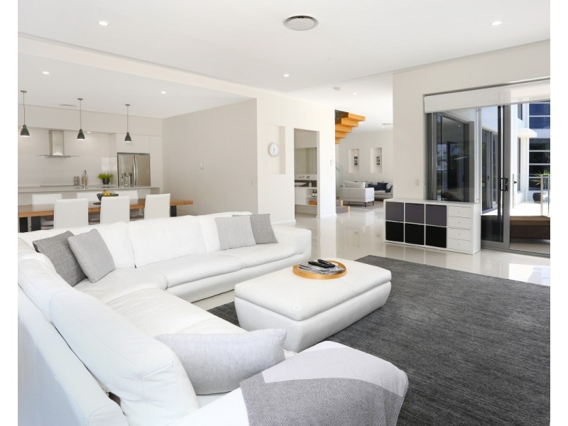 5003 RIVERWOOD GROVE, Benowa QLD 4217