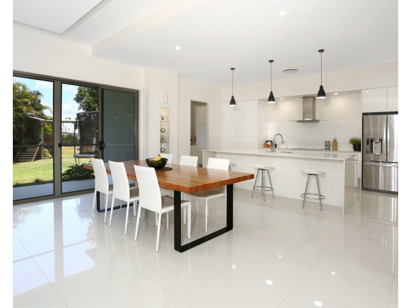 5003 RIVERWOOD GROVE, Benowa QLD 4217