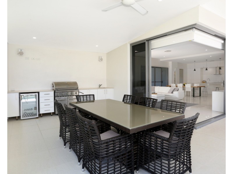 5003 RIVERWOOD GROVE, Benowa QLD 4217