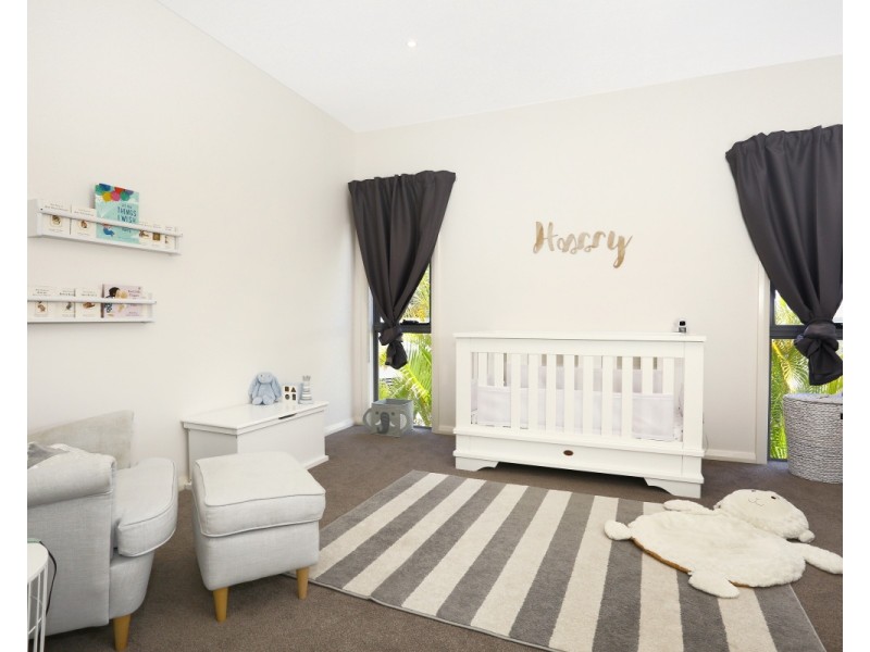 5003 RIVERWOOD GROVE, Benowa QLD 4217