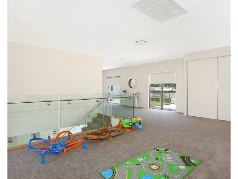 5003 RIVERWOOD GROVE, Benowa QLD 4217