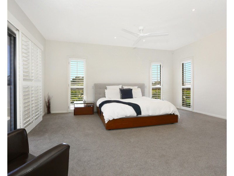 5003 RIVERWOOD GROVE, Benowa QLD 4217