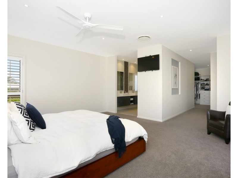 5003 RIVERWOOD GROVE, Benowa QLD 4217