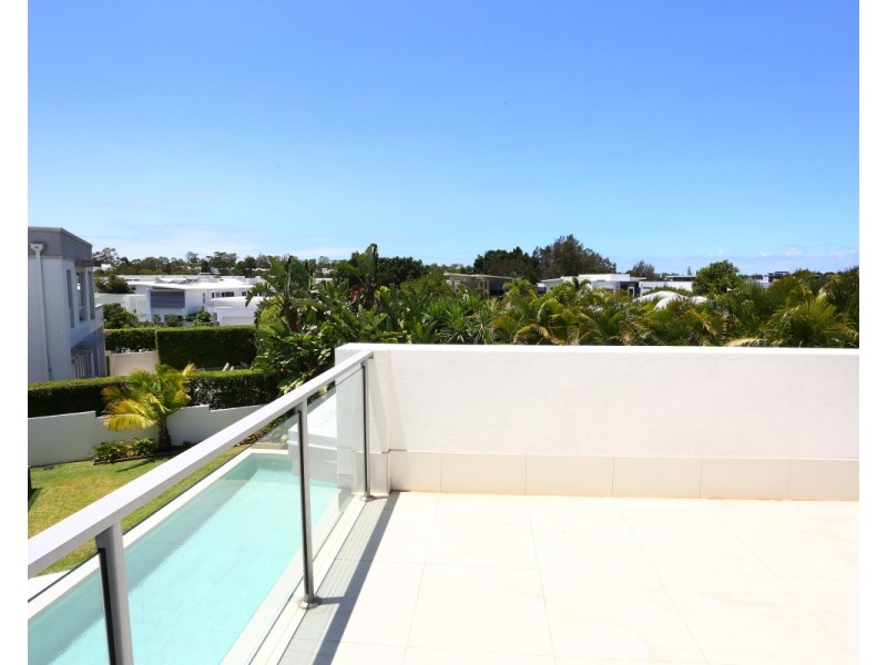 5003 RIVERWOOD GROVE, Benowa QLD 4217