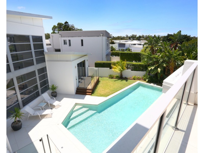 5003 RIVERWOOD GROVE, Benowa QLD 4217