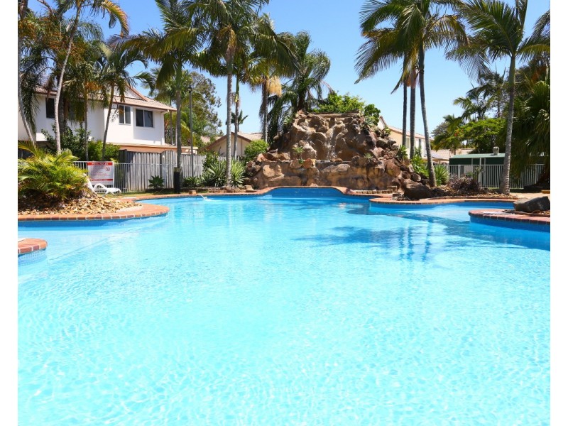 2 St Kevins Avenue, Benowa QLD 4217