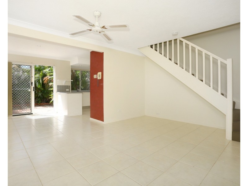 2 St Kevins Avenue, Benowa QLD 4217