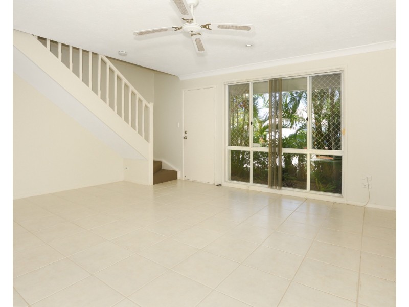 2 St Kevins Avenue, Benowa QLD 4217