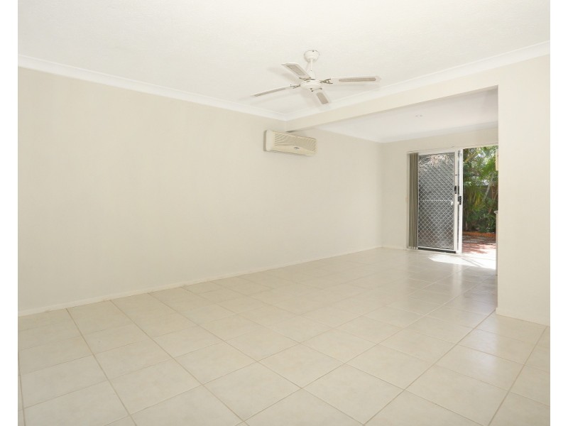 2 St Kevins Avenue, Benowa QLD 4217