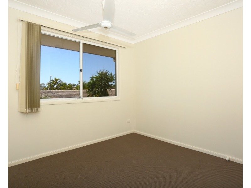 2 St Kevins Avenue, Benowa QLD 4217