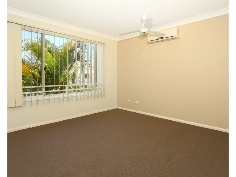 2 St Kevins Avenue, Benowa QLD 4217