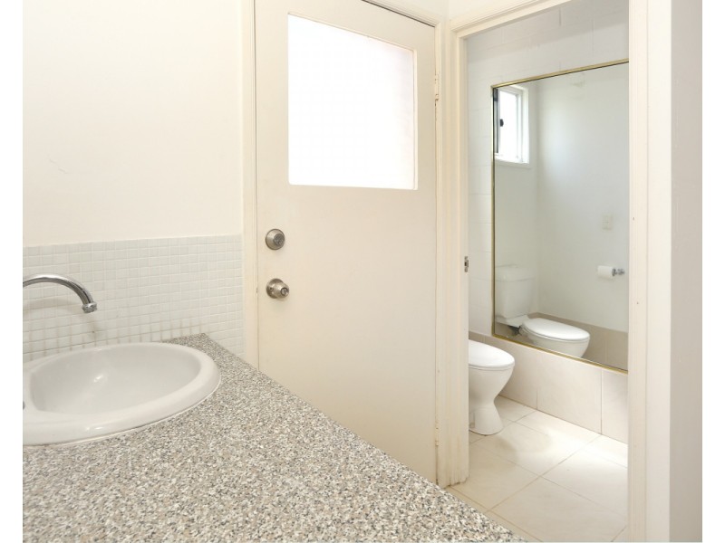 2 St Kevins Avenue, Benowa QLD 4217