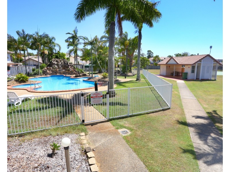 2 St Kevins Avenue, Benowa QLD 4217