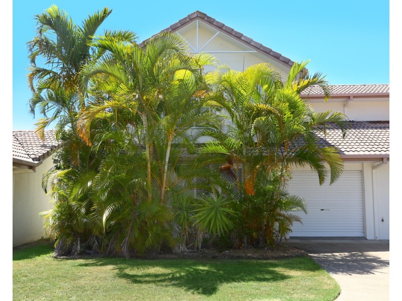 2 St Kevins Avenue, Benowa QLD 4217