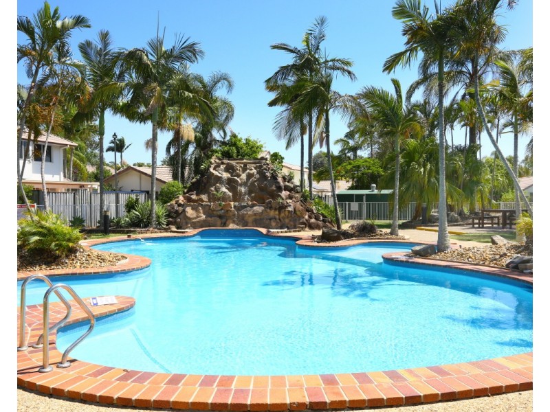 2 St Kevins Avenue, Benowa QLD 4217