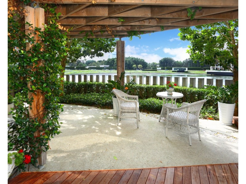 1  Marina Drive, Benowa QLD 4217