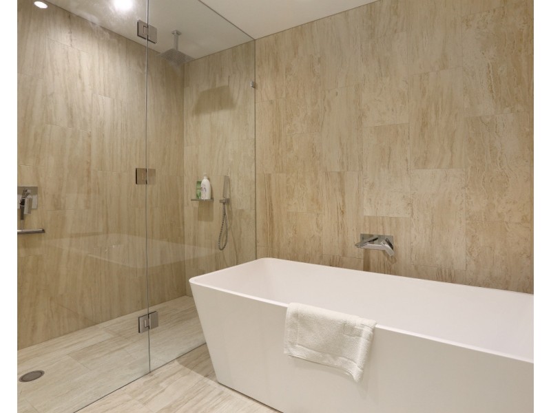 1  Marina Drive, Benowa QLD 4217