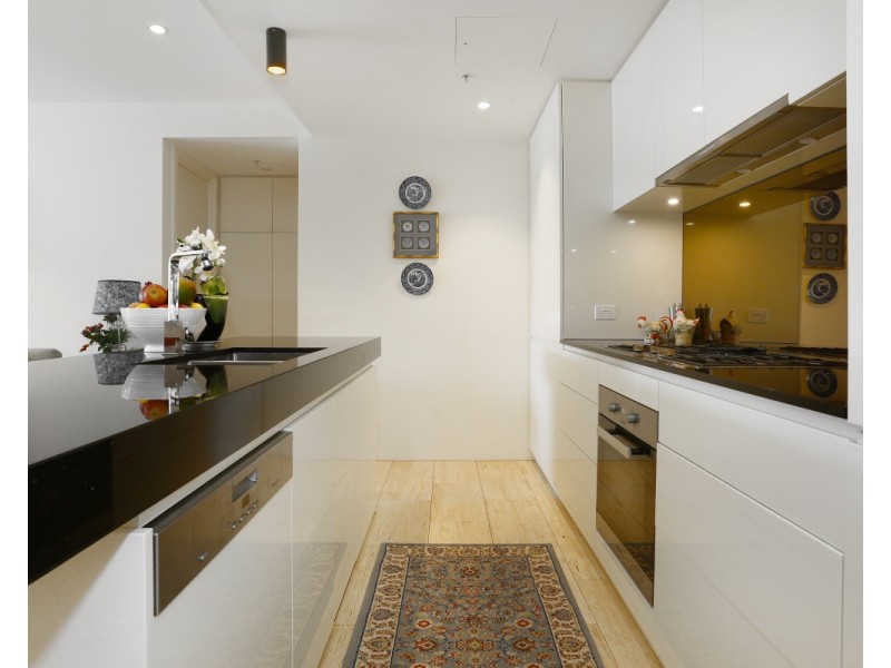 1  Marina Drive, Benowa QLD 4217