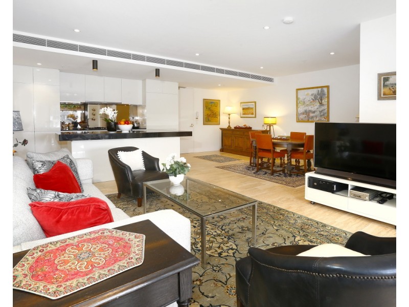 1  Marina Drive, Benowa QLD 4217