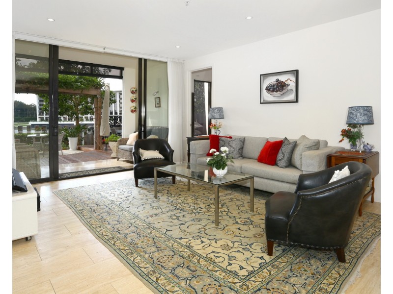 1  Marina Drive, Benowa QLD 4217