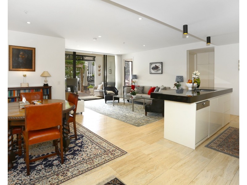 1  Marina Drive, Benowa QLD 4217