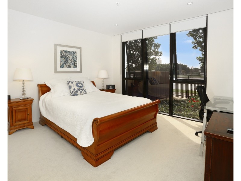 1  Marina Drive, Benowa QLD 4217