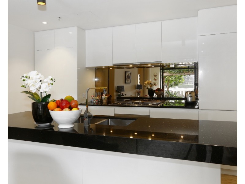 1  Marina Drive, Benowa QLD 4217