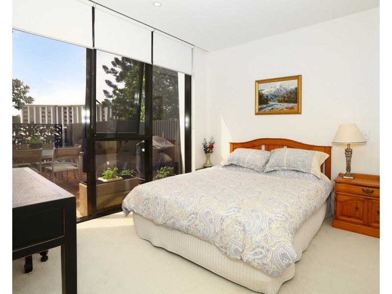 1  Marina Drive, Benowa QLD 4217