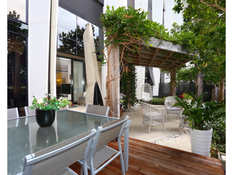 1  Marina Drive, Benowa QLD 4217