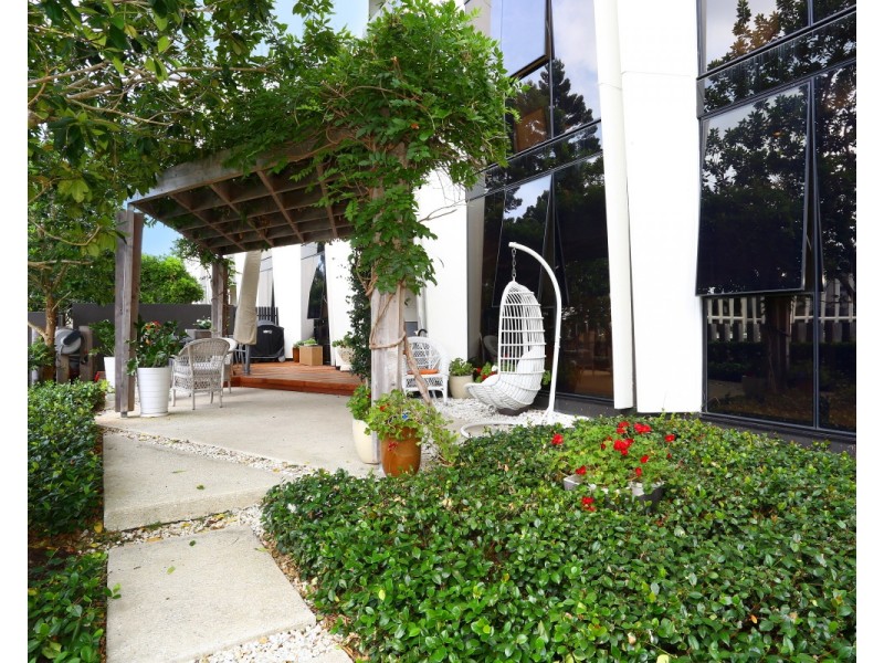 1  Marina Drive, Benowa QLD 4217