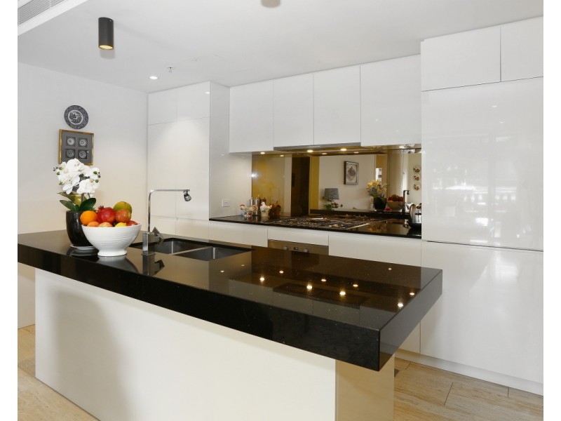 1  Marina Drive, Benowa QLD 4217