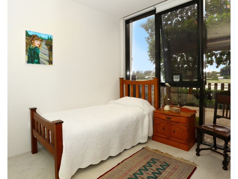 1  Marina Drive, Benowa QLD 4217