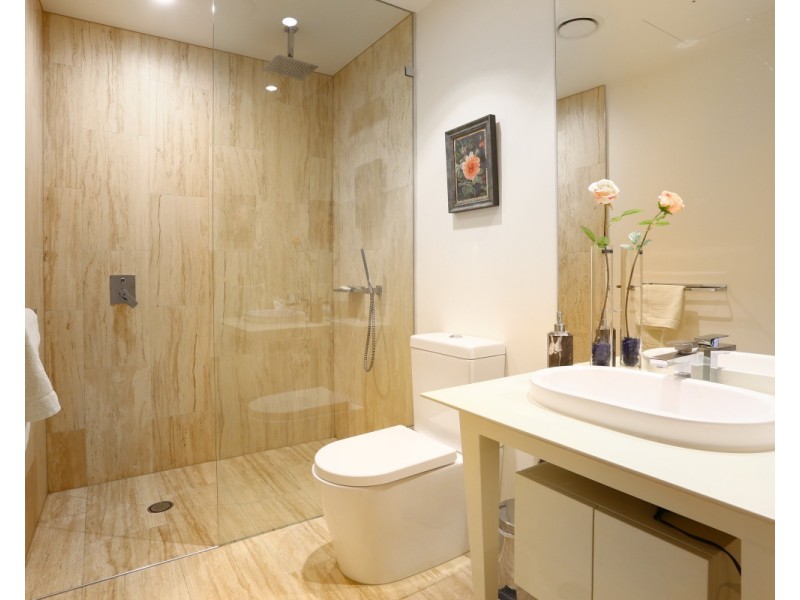 1  Marina Drive, Benowa QLD 4217