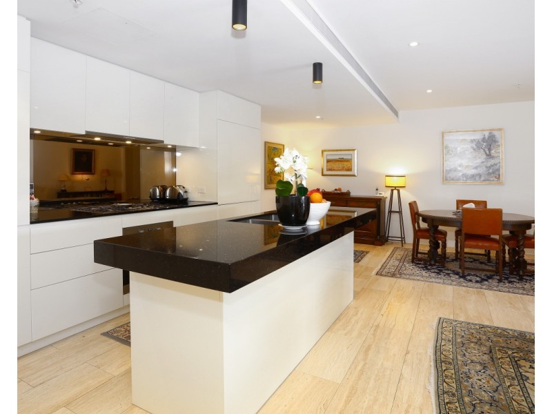 1  Marina Drive, Benowa QLD 4217