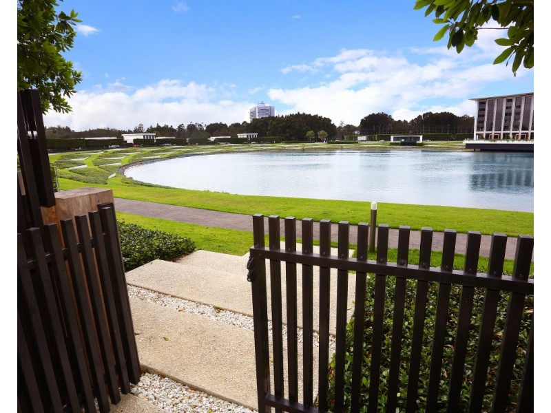 1  Marina Drive, Benowa QLD 4217